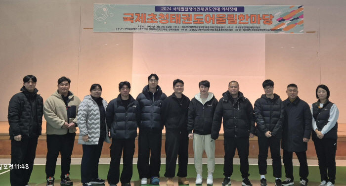 ▲ 경산시장애인체육회 소속 장애인실업팀 선수들과 코치진.jpg